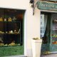 Pasticceria: ingresso e vetrina esterna